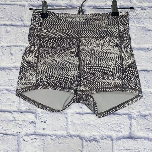 Lululemon In Movement Short *Everlux 2.5"
Swerve Vapor Metal Grey - Picture 1 of 14